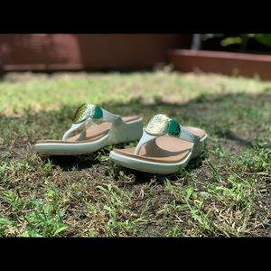 Women’s dual comfort crocs